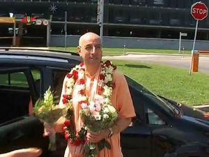 2010 07 24 Meeting in air-port of Vilnius | HH Niranjana Swami